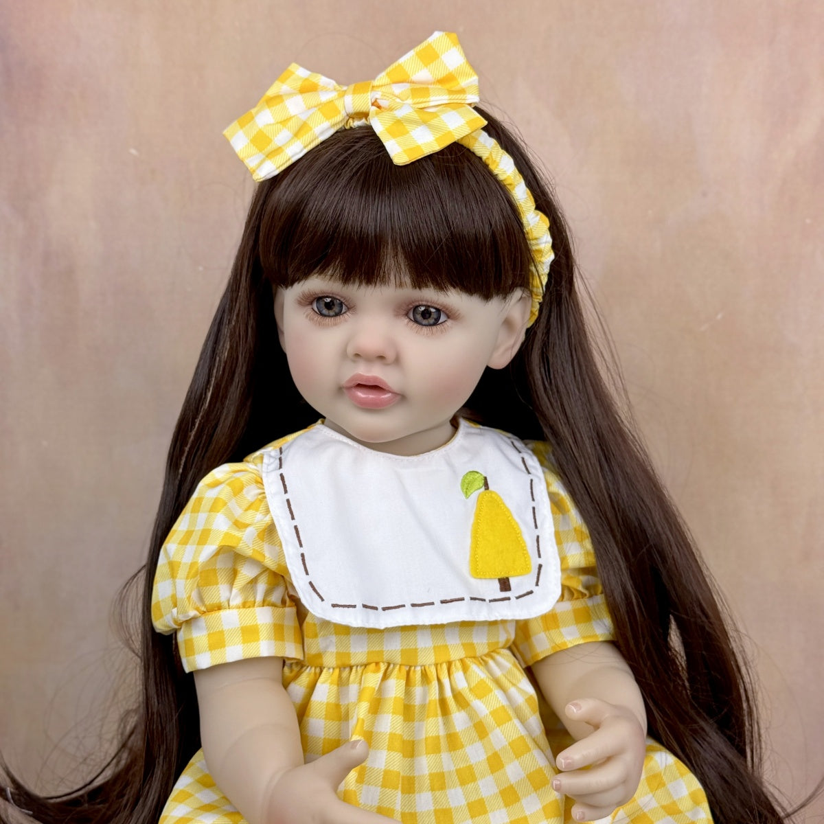 55 cm langhaariges Betty-Reborn-Babymädchen im gelben Kleid