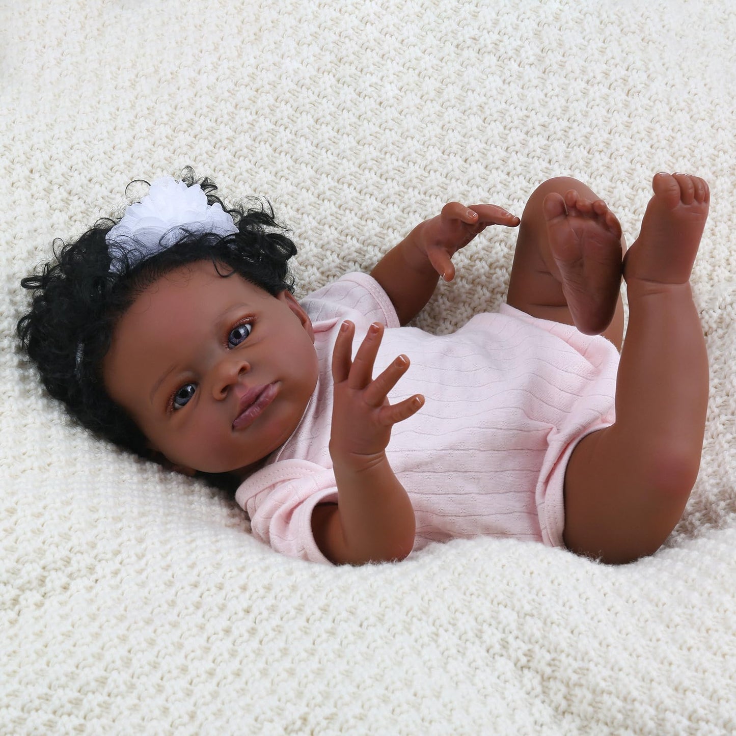 20 Zoll offene Augen dunkle Haut lockiges Haar Reborn Puppe in rosa Kleidung-Lanny
