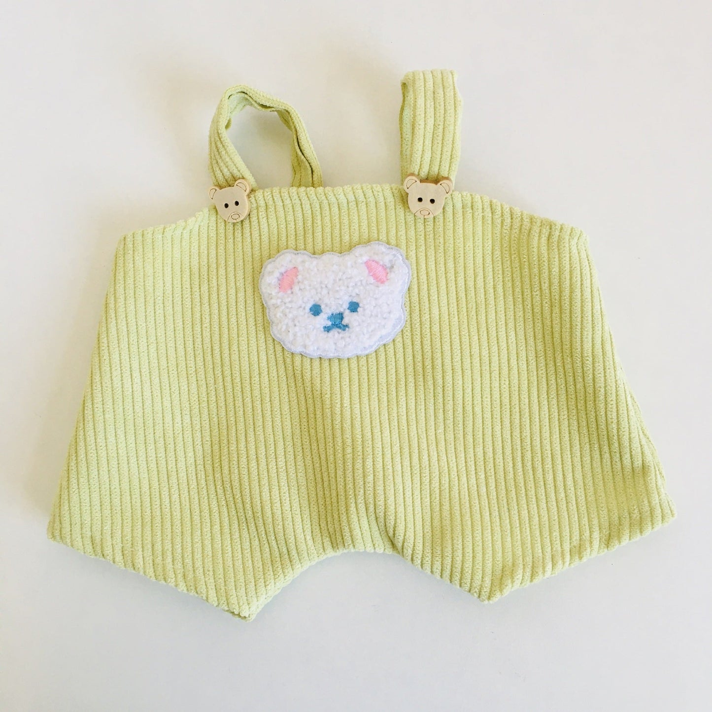 Latzhose mit Bärenknöpfen für 30 cm Puppen