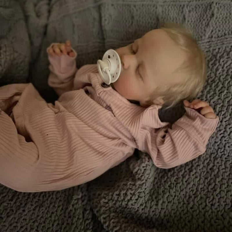 20 Zoll Reborn Puppe mit geschlossenen Augen und blonden Haaren
