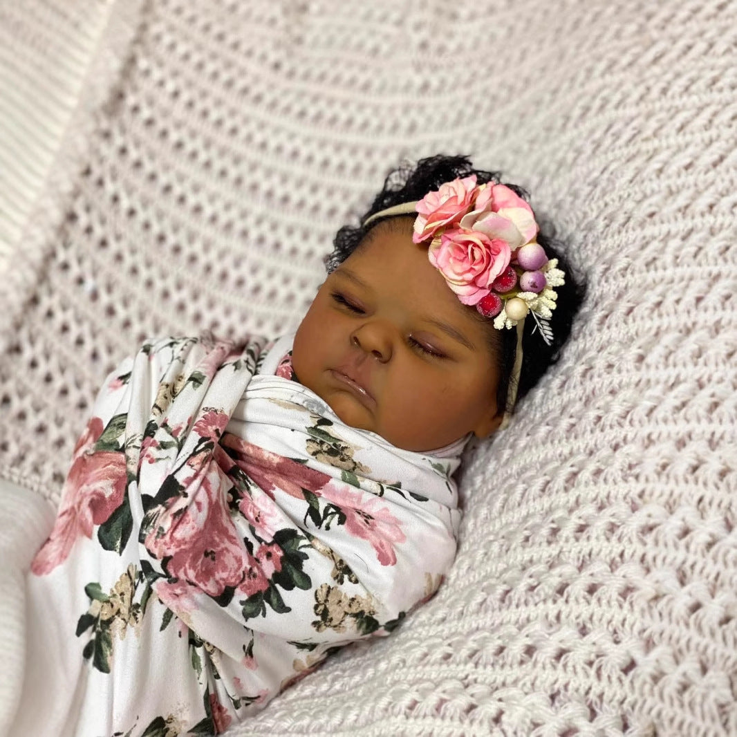 Beryl 19 Zoll Realistische geschlossene Augen dunkle Haut Reborn Puppe-Peaches