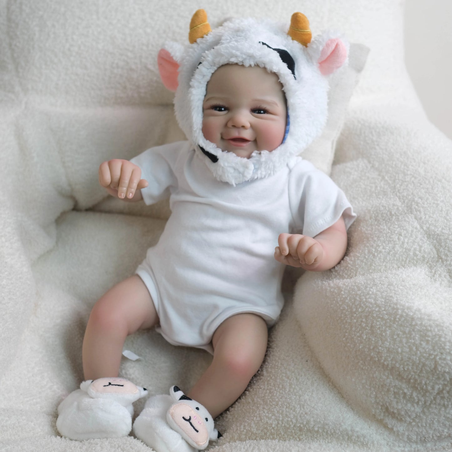 19 Zoll Vivienne Reborn-Puppe mit offenen Augen in weißer Kleidung
