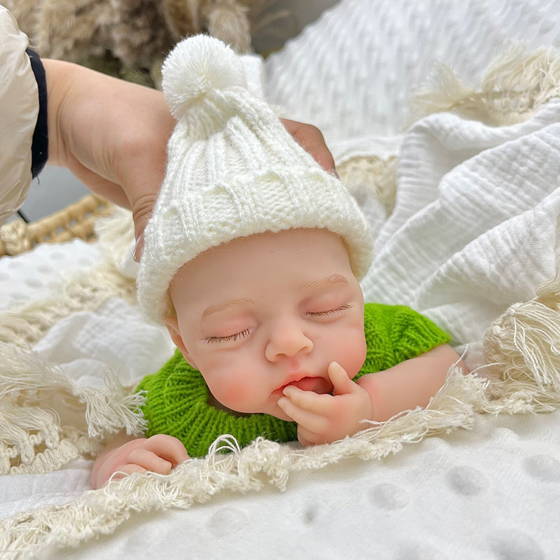 30 cm realistische Irys Reborn Puppe aus Vollsilikon mit geschlossenen Augen im grünen Pullover