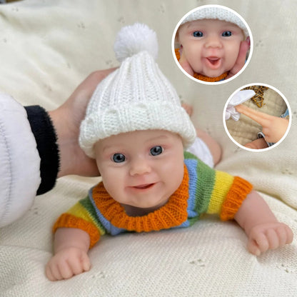 30 cm vollständig aus Silikon gefertigte Reborn Babypuppe Maddie Lächeln mit buntem Streifenpullover
