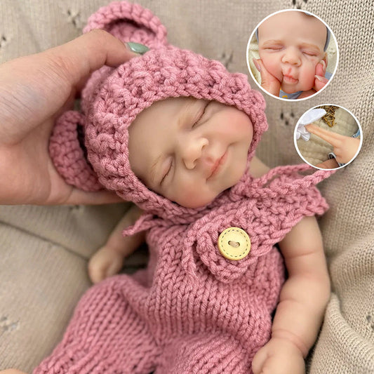 30 cm lebensechte Silikon Reborn Babypuppe Pascale mit geschlossenen Augen und rotem Strickoverall