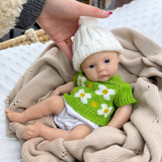 30 cm vollständig aus Silikon gefertigtes Reborn Baby Mädchen mit grünem Blumenpullover
