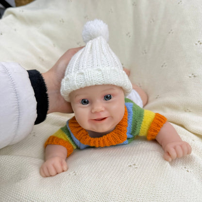 30 cm vollständig aus Silikon gefertigte Reborn Babypuppe Maddie Lächeln mit buntem Streifenpullover