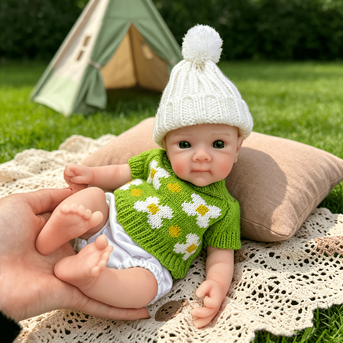 30 cm Bettie Reborn Babypuppe aus Vollsilikon Mädchen im grünen Blumenpullover