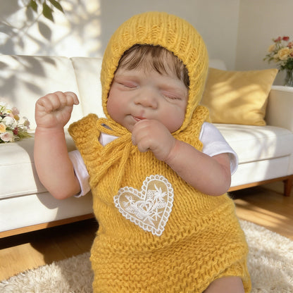 48 cm realistische Pascale Reborn Babypuppe mit geschlossenen Augen im gelben Pullover