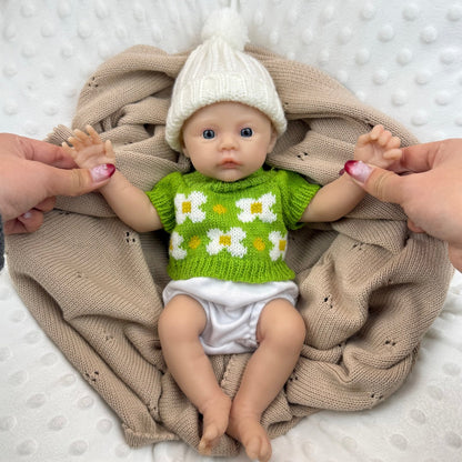 30 cm vollständig aus Silikon gefertigtes Reborn Baby Mädchen mit grünem Blumenpullover
