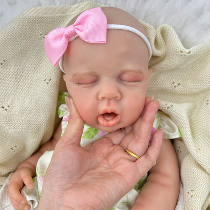 45 cm dehnbare Loulou-Reborn Puppe aus Vollsilikon im Blumenkleid