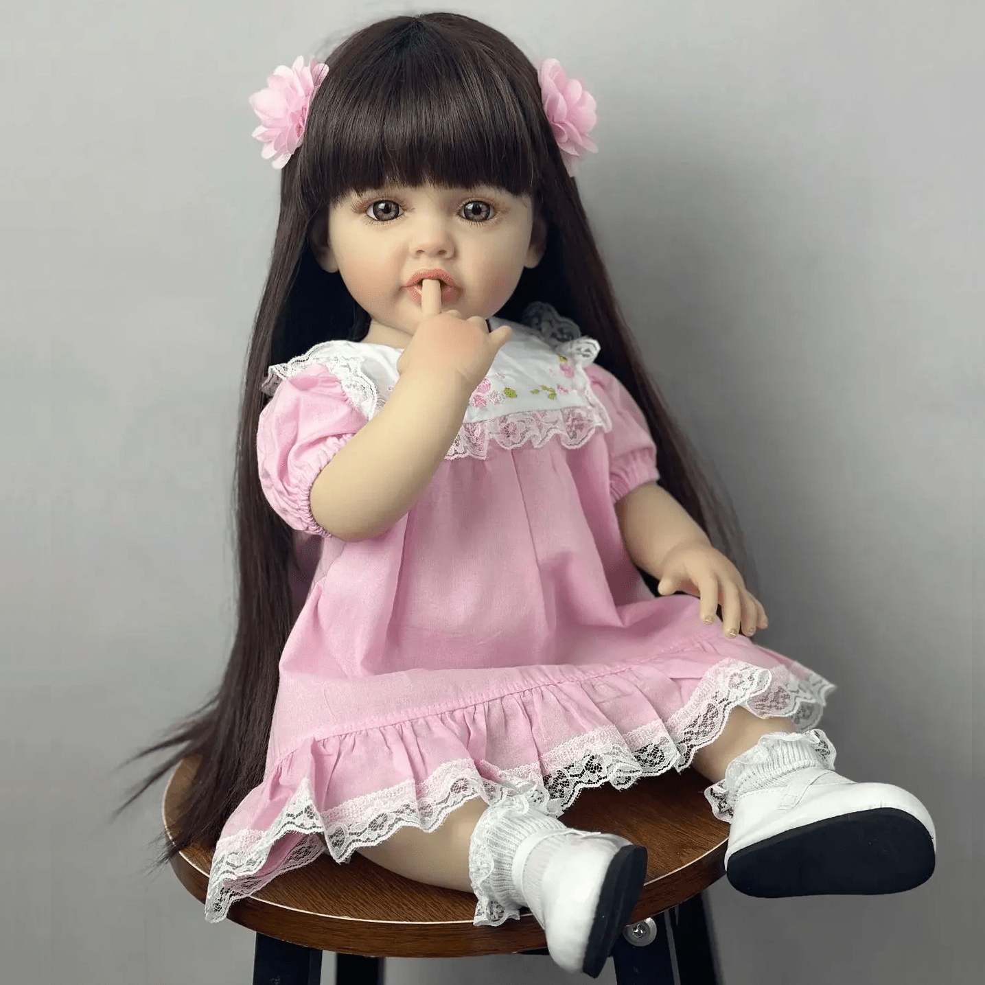 55 cm offene Augen lange braune Haare Betty Reborn Puppe Mädchen im rosa Kleid