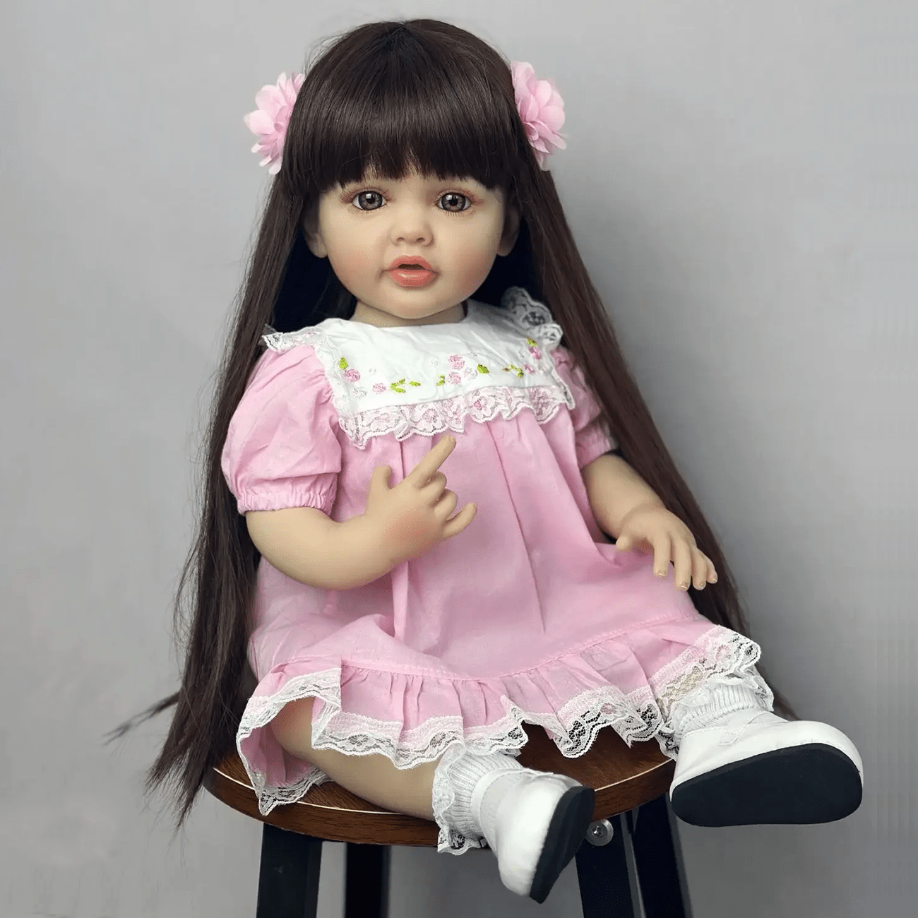 55 cm offene Augen lange braune Haare Betty Reborn Puppe Mädchen im rosa Kleid