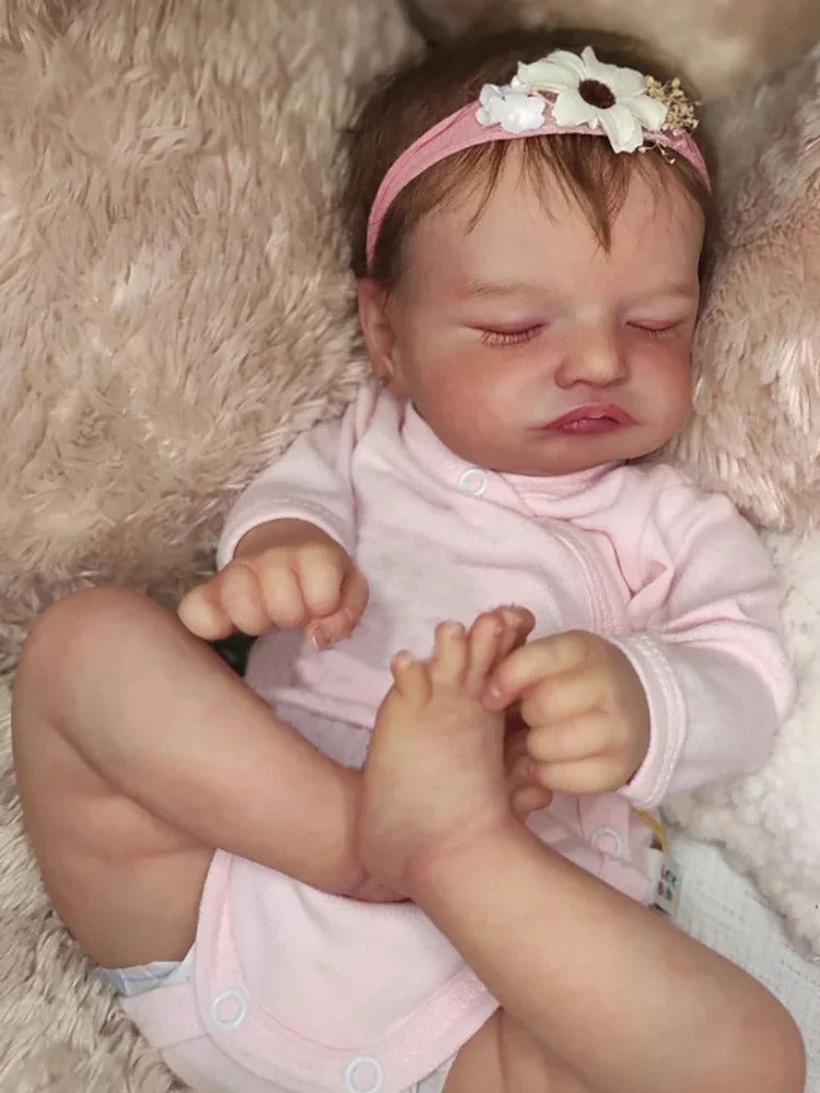 19" lebensechte Reborn-Babypuppe mit geschlossenen Augen in rosa Kleidung - Rosalie