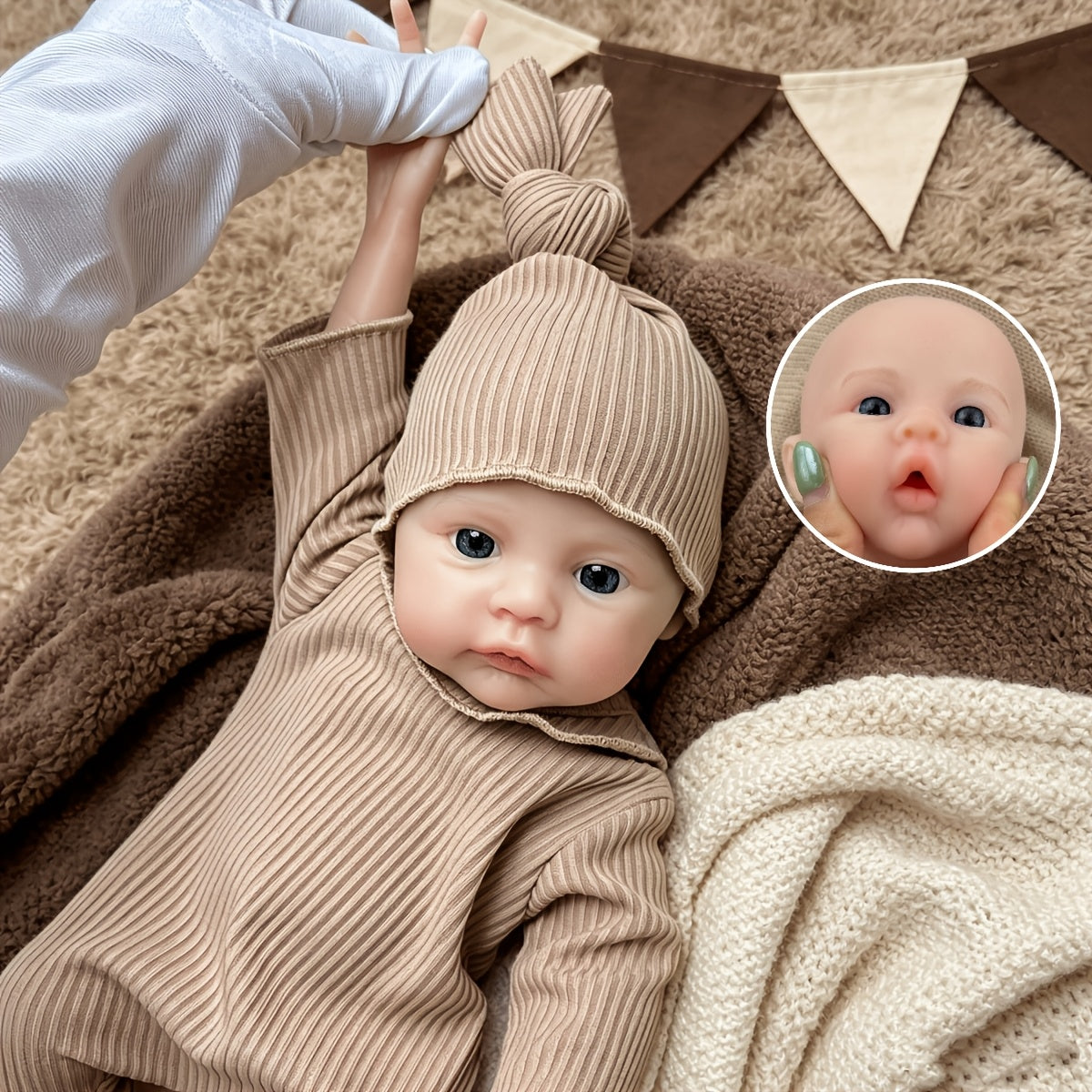 30 cm vollständig aus Silikon gefertigtes Meadow Reborn-Baby im braunen Jumpsuit