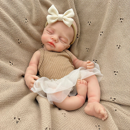 30 cm realistische Irys Reborn Puppe aus Vollsilikon mit geschlossenen Augen im kaffeefarbenen Kleid