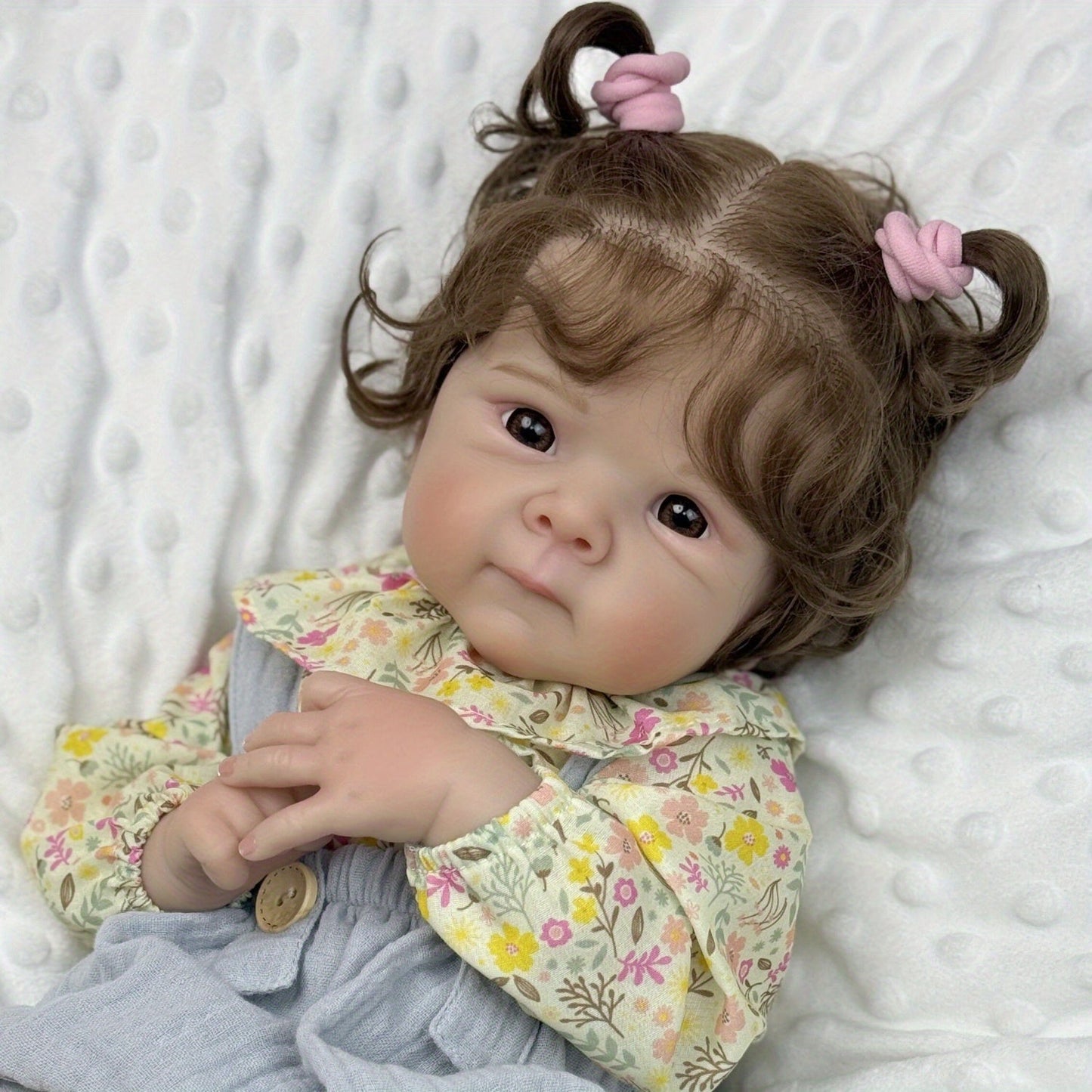 48 cm Reborn Puppe Bettie mit offenen Augen und weichem Körper in geblümter Kleidung