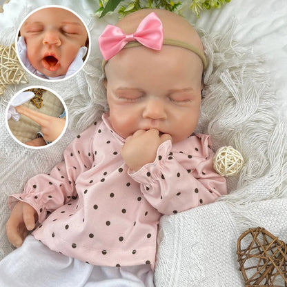 45 cm dehnbare Loulou Reborn Puppe aus Vollsilikon schlafend in rosa gepunktetem Outfit