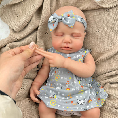 45 cm dehnbare Loulou Reborn Puppe aus Vollsilikon schlafend in grauen Outfits mit Buchstabenmuster