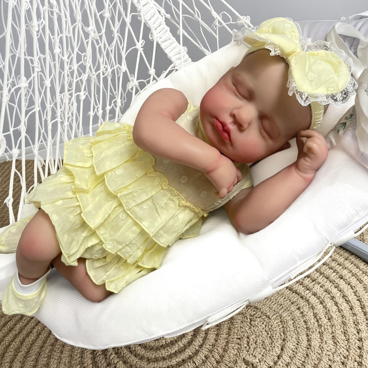 20 Zoll 3D-Haut geschlossene Augen Loulou Reborn-Baby-Mädchen im gelben Kleid