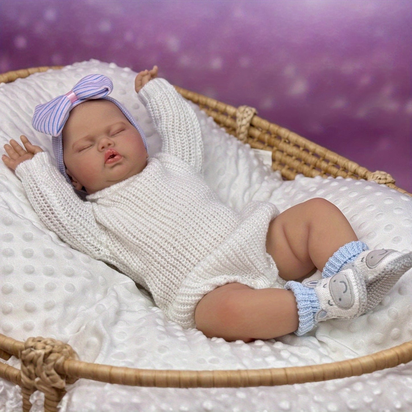 20 Zoll 3D-Reborn-Puppe mit weichem Körper geschlossenen Augen und weißem Pullover – Pickle