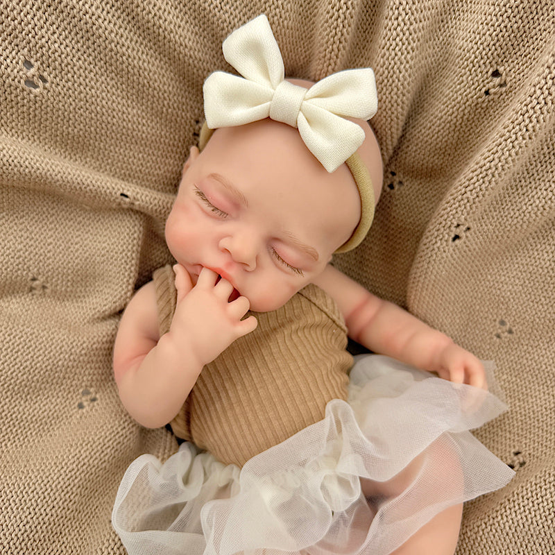 30 cm realistische Irys Reborn Puppe aus Vollsilikon mit geschlossenen Augen im kaffeefarbenen Kleid