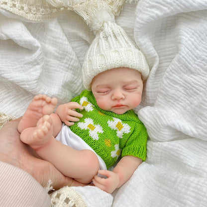 30 cm realistische Irys Reborn Puppe aus Vollsilikon mit geschlossenen Augen im grünen Pullover