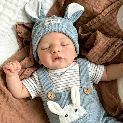 19 Zoll Sam Reborn-Puppe mit geschlossenen Augen im blauen Hasenoutfit