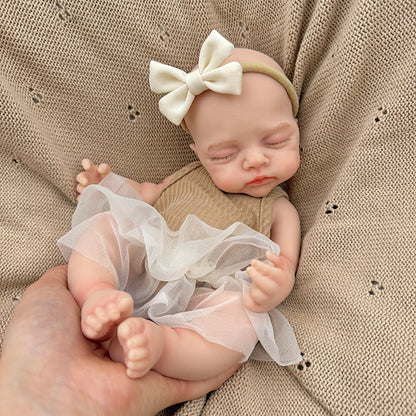 30 cm realistische Irys Reborn Puppe aus Vollsilikon mit geschlossenen Augen im kaffeefarbenen Kleid