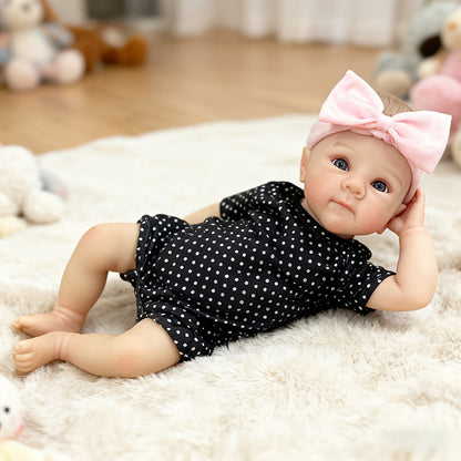 48 cm Bettie Reborn BabypuppeMädchen mit offenen Augen in schwarzer Kleidung mit weißen Punkten
