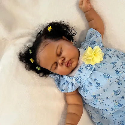 60 cm geschlossene Augen dunkle Haut kuscheliges Reborn Baby Mädchen im Blumenkleid-Pickle