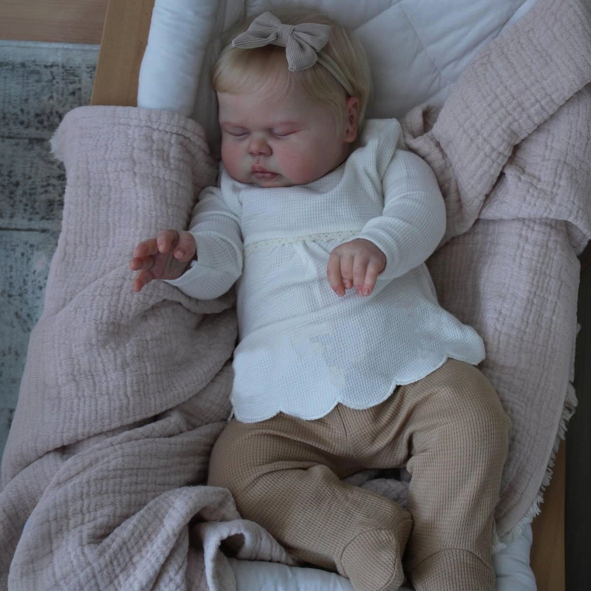 20 Zoll 3D-Reborn-Puppe mit blonden Haaren und geschlossenen Augen – Pickle