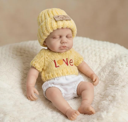 20 cm Loulou Reborn-Babypuppe aus Vollsilikon im gelben Pullover