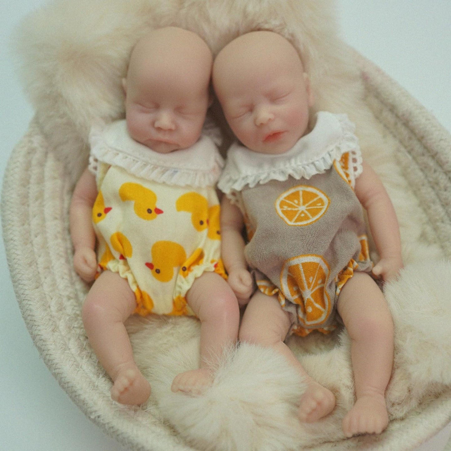 6 Zoll geschlossene Augen Vollsilikon Mini Reborn Puppe Zwillinge