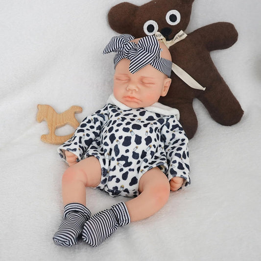 30 cm lebensechte Silikon Reborn Puppe Loulou mit geschlossenen Augen in schwarz-weißer Kleidung