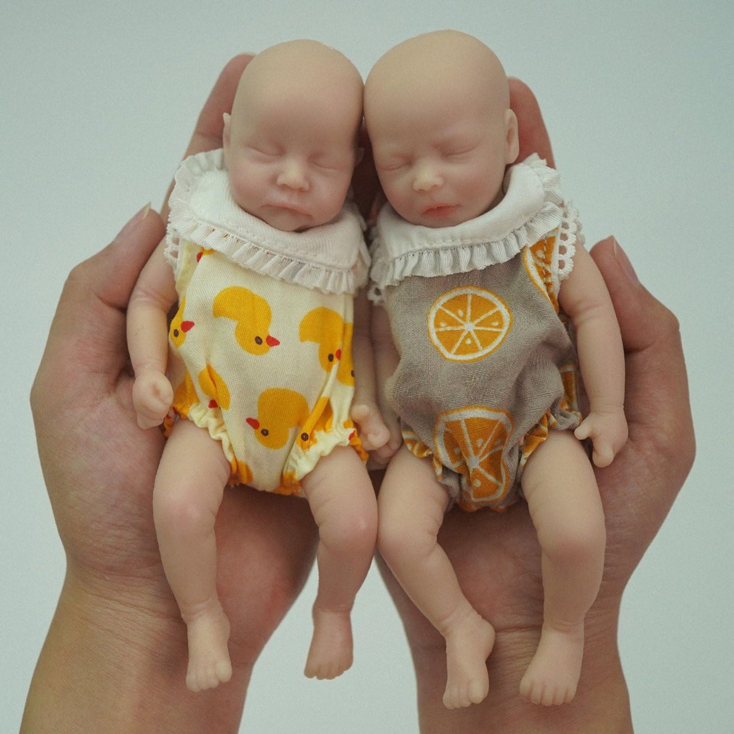 6 Zoll geschlossene Augen Vollsilikon Mini Reborn Puppe Zwillinge