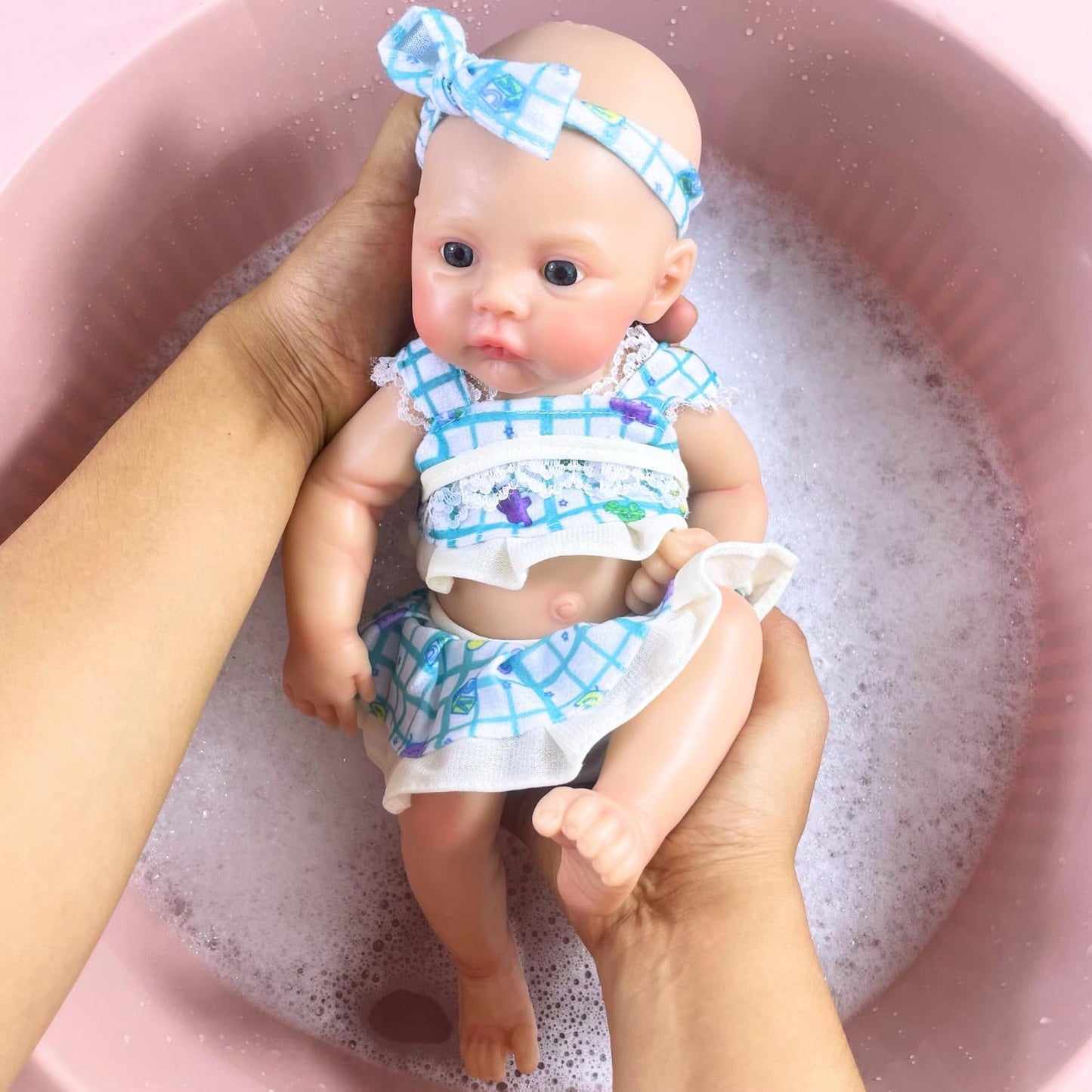 30 cm Silikon Reborn Baby Mädchen mit Wiesenmuster im blauen Blumenkleid