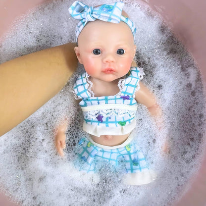 30 cm Silikon Reborn Baby Mädchen mit Wiesenmuster im blauen Blumenkleid