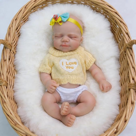 30 cm Pascale Reborn-Puppe aus Vollsilikon mit zu öffnendem Mund im gelben Pullover