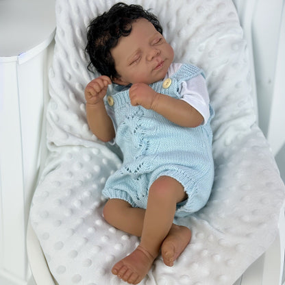 48cm lebensechte Reborn-Puppe Pascale mit weichem Körper dunkler Haut und geschlossenen Augen