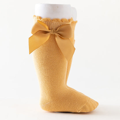Einfarbige lockere Socken mit großen Schmetterlingen für Babys