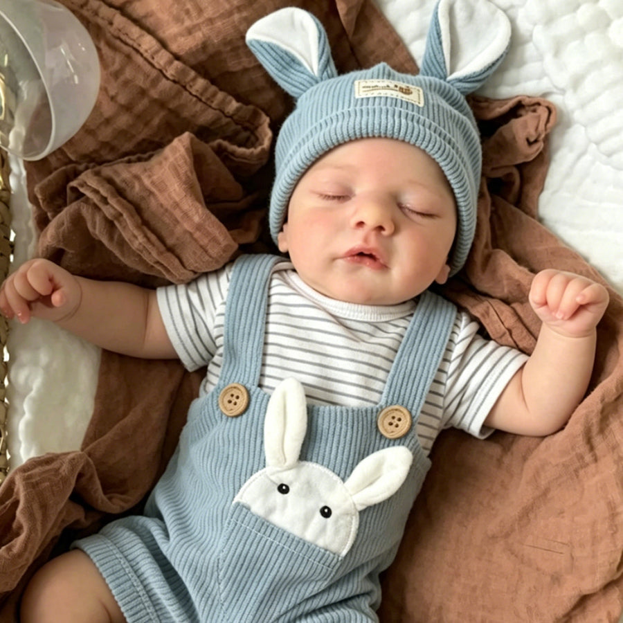 19 Zoll Sam Reborn-Puppe mit geschlossenen Augen im blauen Hasenoutfit