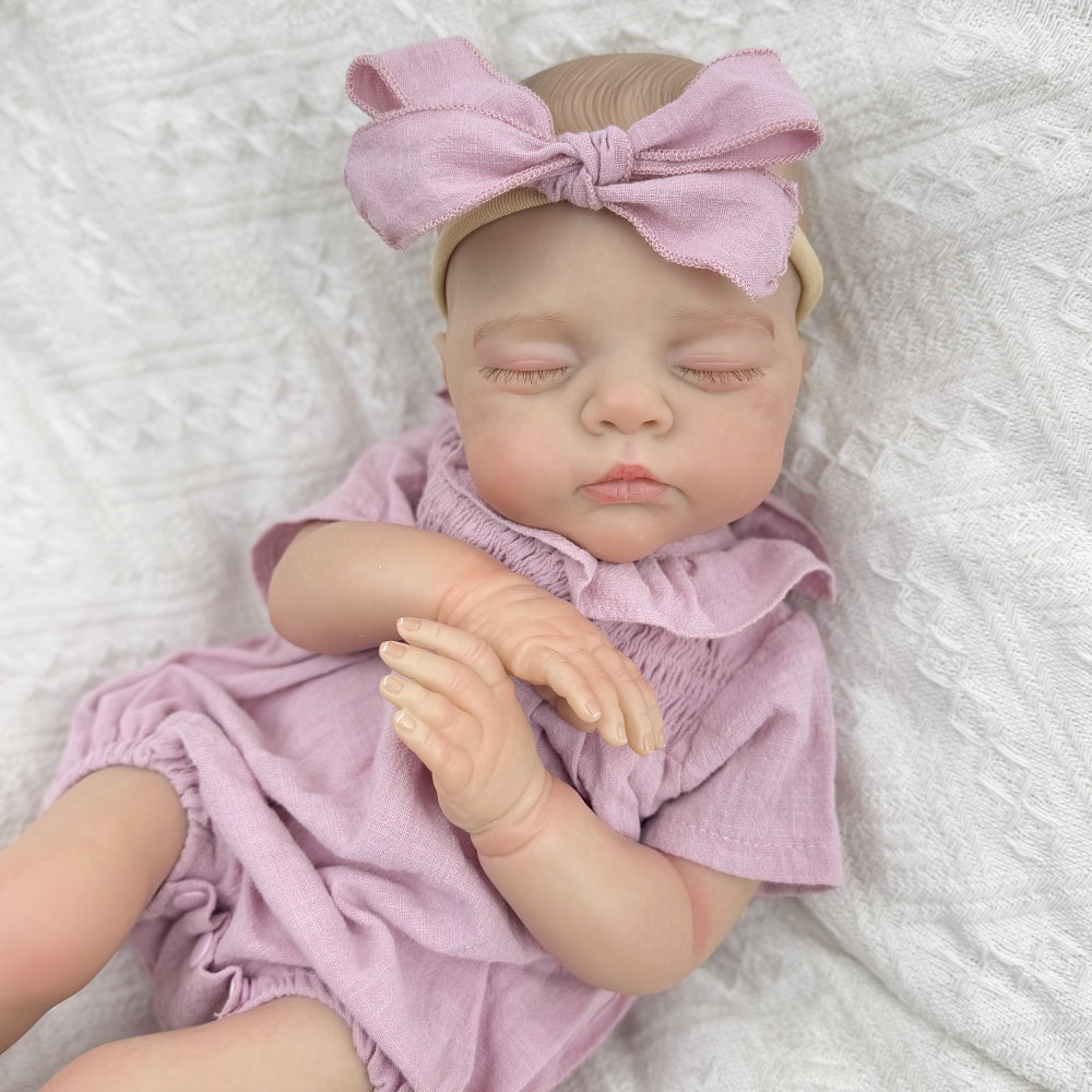 19 Zoll 3D-bemalte Reborn-Puppe Irys mit geschlossenen Augen in lila Kleidung