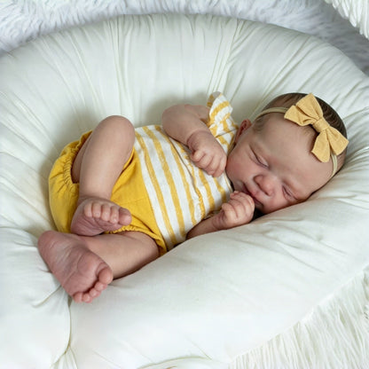 48 cm schlafendes Reborn-Baby Pascale im gelben Strampler