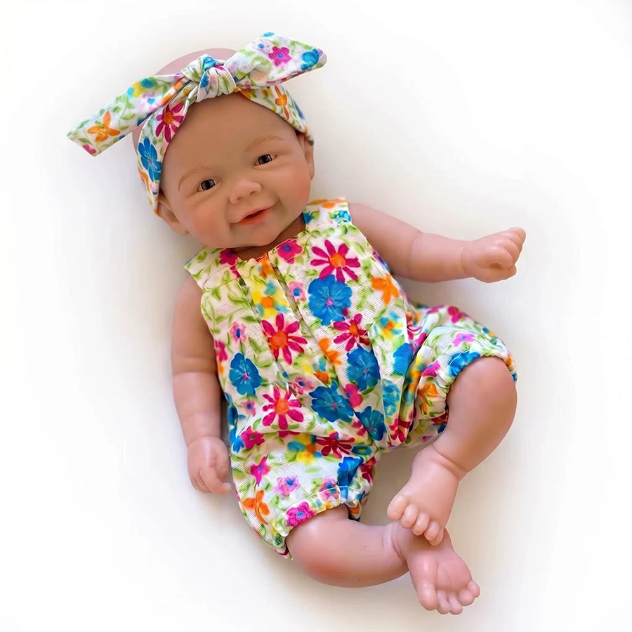 20cm Mini Reborn Baby Vivienne (Mädchen) aus Vollsilikon im geblümten Jumpsuit
