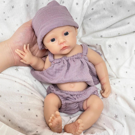 30cm weiches Silikon-Reborn-Baby-Mädchen mit blauen Augen und lila Kleidung - Meadow