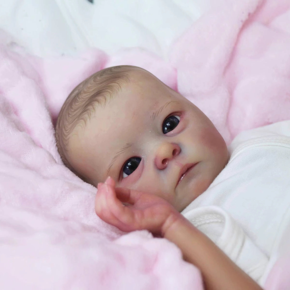 40 cm realistische Reborn-Puppe mit offenen Augen Tink in weißer Kleidung