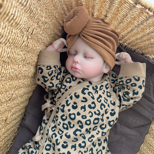 20 Zoll niedliche Reborn Puppe Loulou mit geschlossenen Augen im Leopardenmuster-Kleid