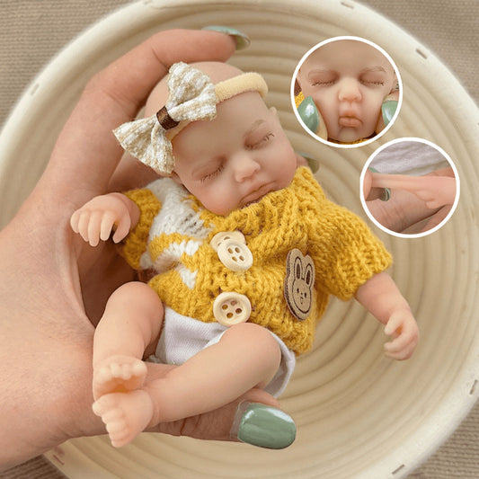 15 cm Silikon Reborn Puppe loulou mit geschlossenen Augen im gelb-gestreiften Pullover