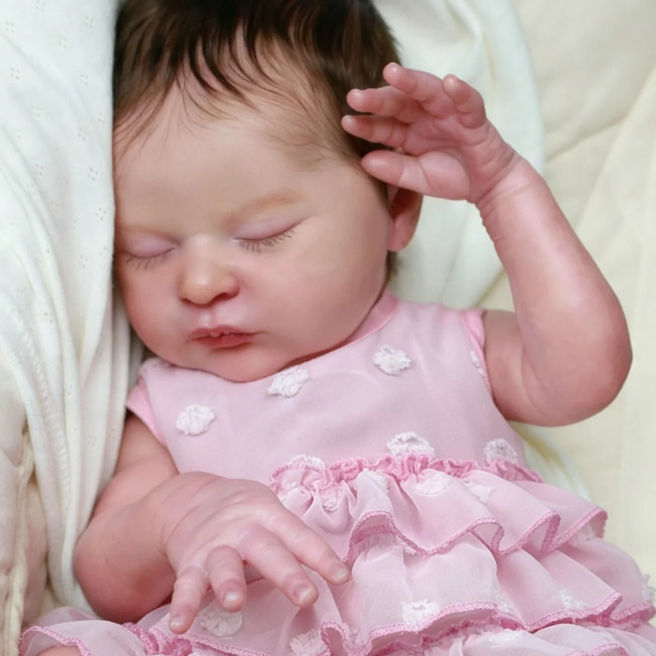 20 Zoll lebensecht wirkendes Reborn-Baby-Mädchen Laura mit geschlossenen Augen und kurzem Haar im rosa Kleid